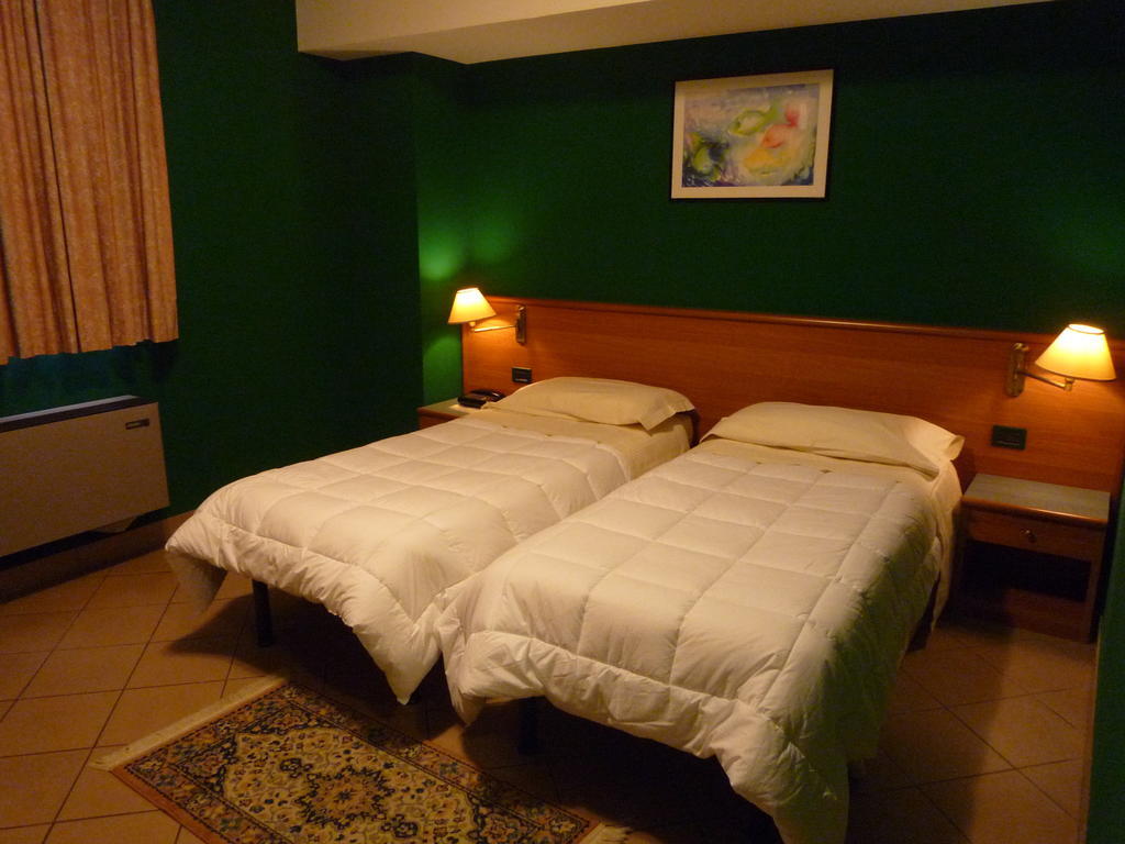Modo Hotel Vercelli Room photo
